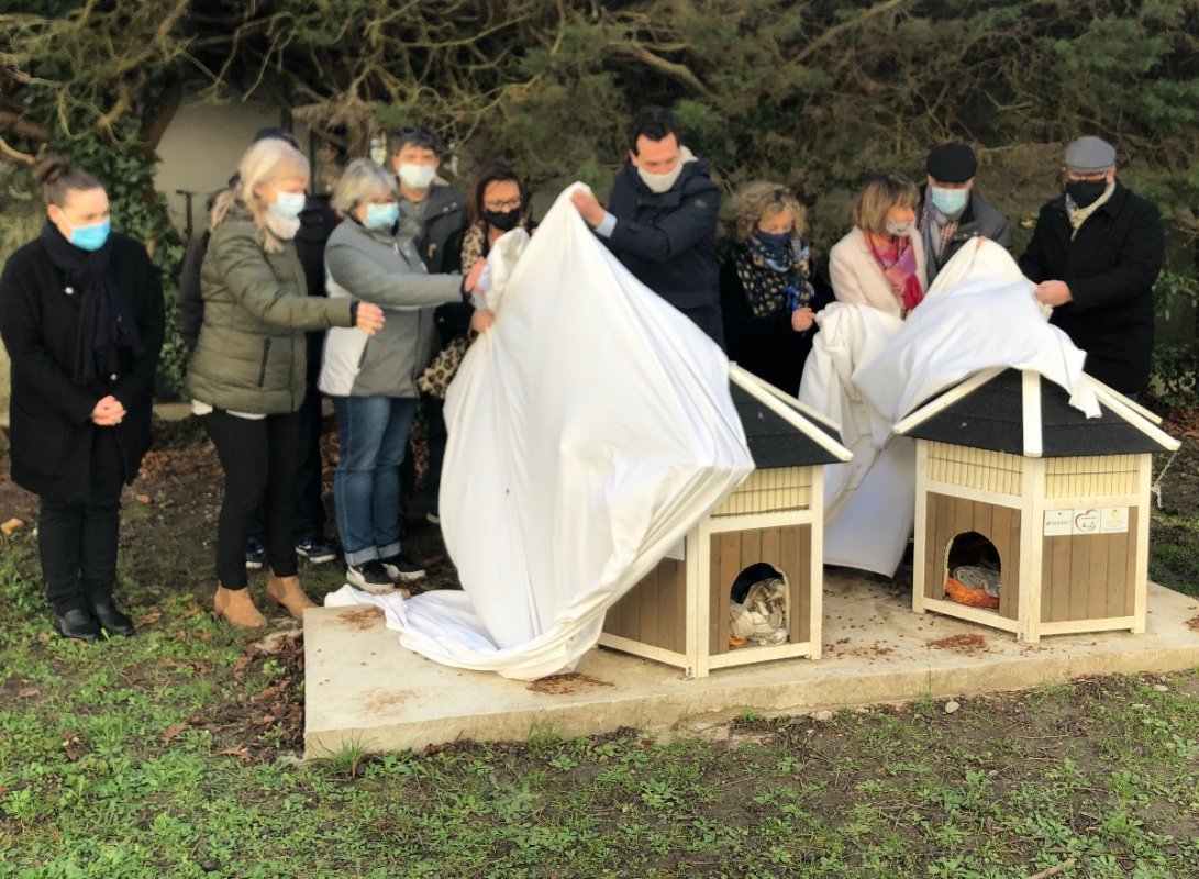 INAUGURATION DES CABANES A CHATS A MONTLOUIS